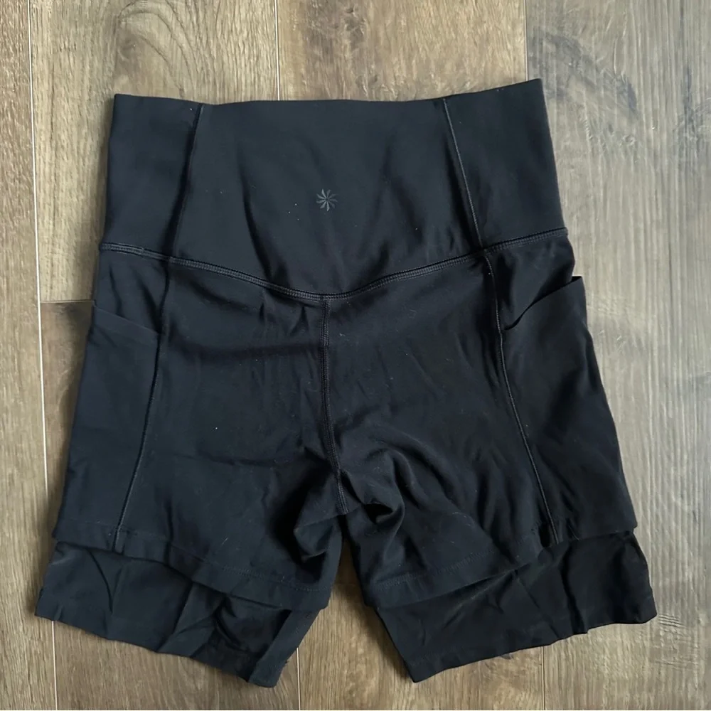 Athleta Mesh Me Up 8” Bike Short Black - Size Small